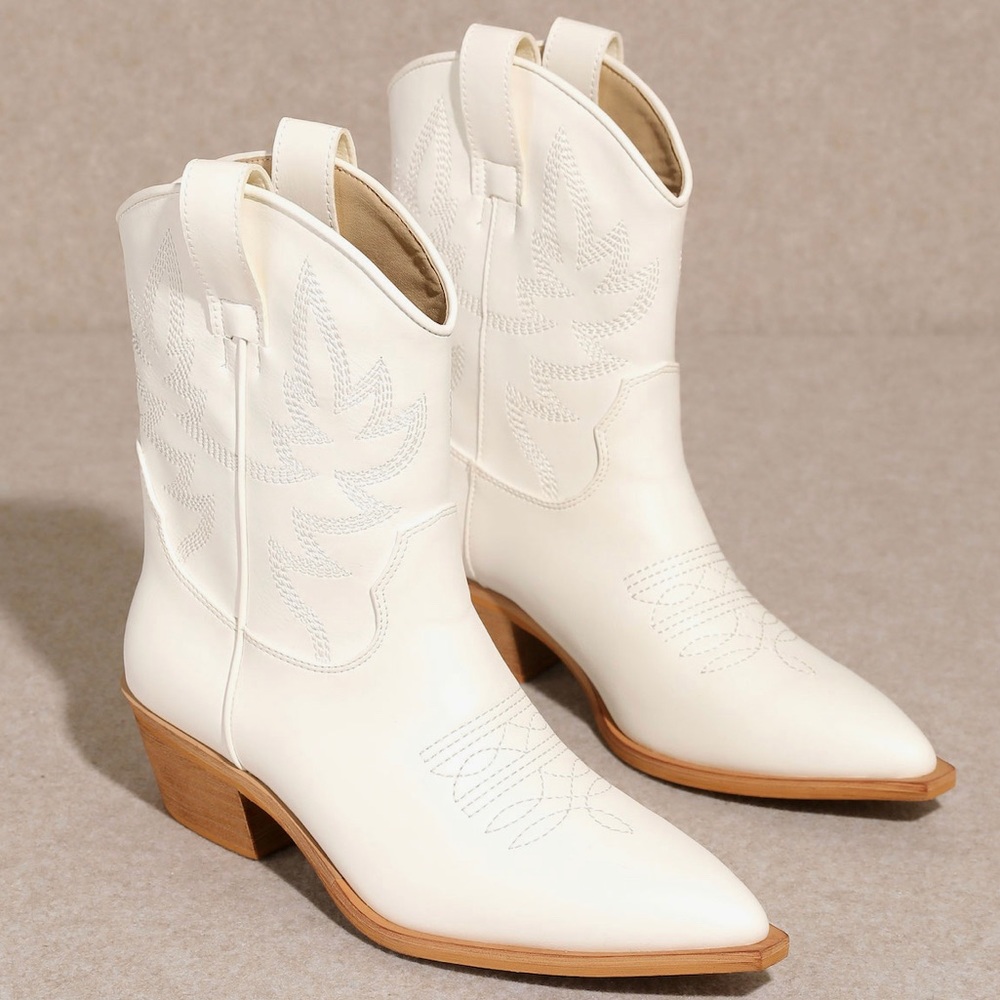 MIIM Claire White Vegan Leather Festival Embroidered Low Cowboy Bootie Size 7 - Picture 2 of 6